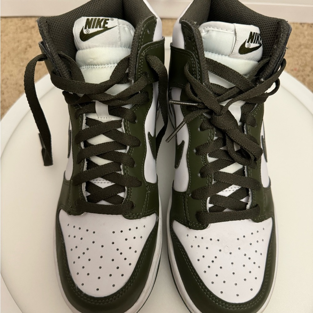 Nike Dunk High, Moss Green size 6.5Y